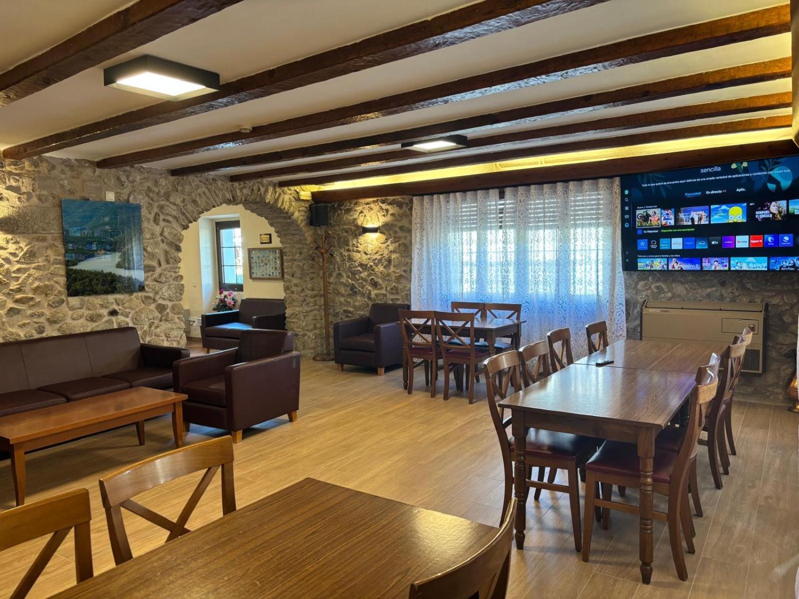 Hotel-Restaurante La Quadra Maçanet de Cabrenys Zewnętrze zdjęcie