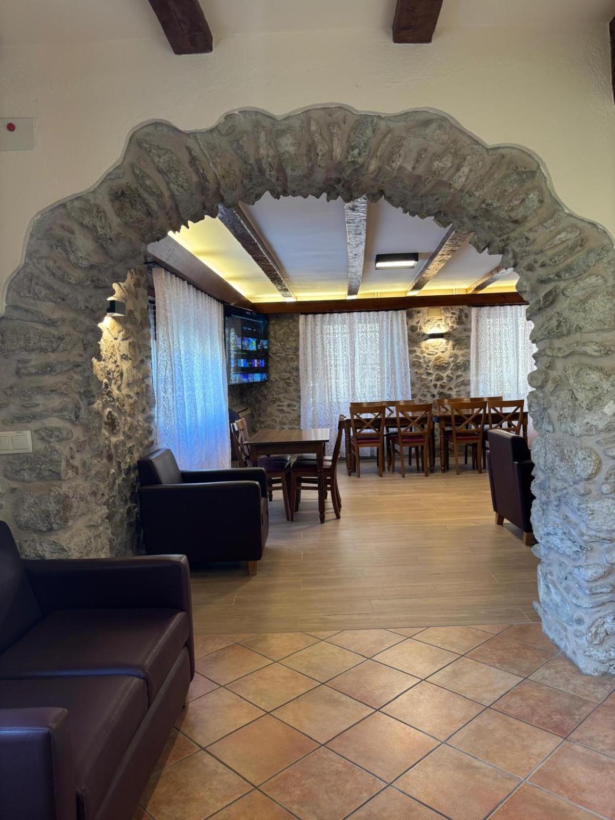 Hotel-Restaurante La Quadra Maçanet de Cabrenys Zewnętrze zdjęcie