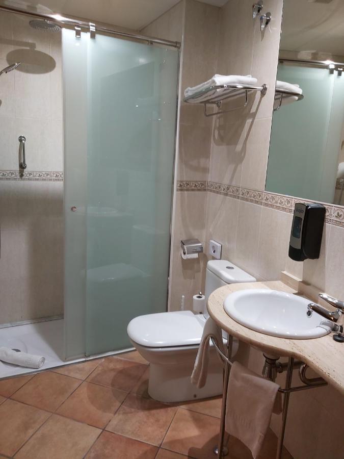 Hotel-Restaurante La Quadra Maçanet de Cabrenys Zewnętrze zdjęcie